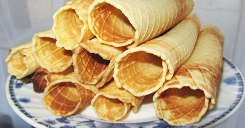 Как приготовить дома вафельные трубочки с начинкой: простой рецепт