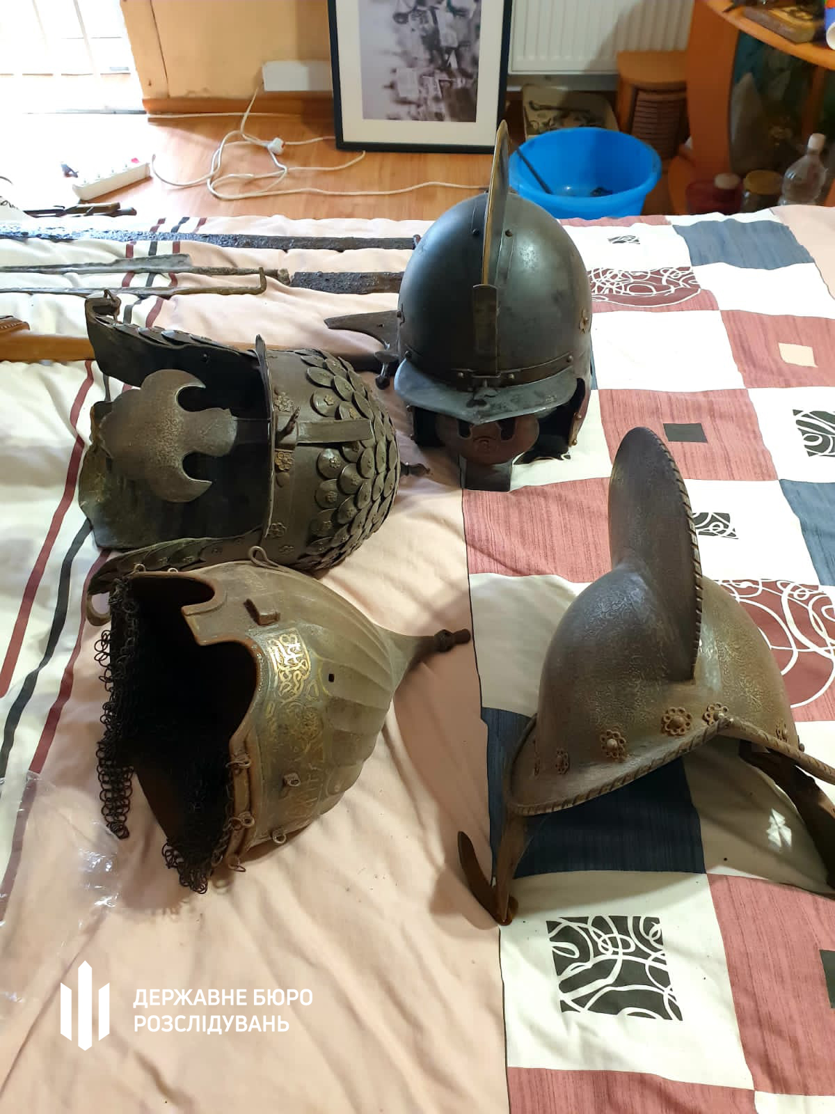 ГБР нашло у бывшего нардепа Горбатова уже вторую коллекцию старинных украинских артефактов