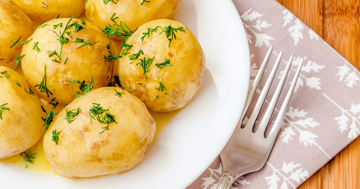 Прості рецепти смакоти: готуємо молоду картоплю