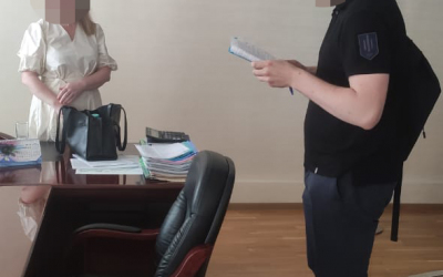 Руководитель налоговой в Киевской области покупала элитную недвижимость и перечисляла незаконные доходы в РФ (видео)