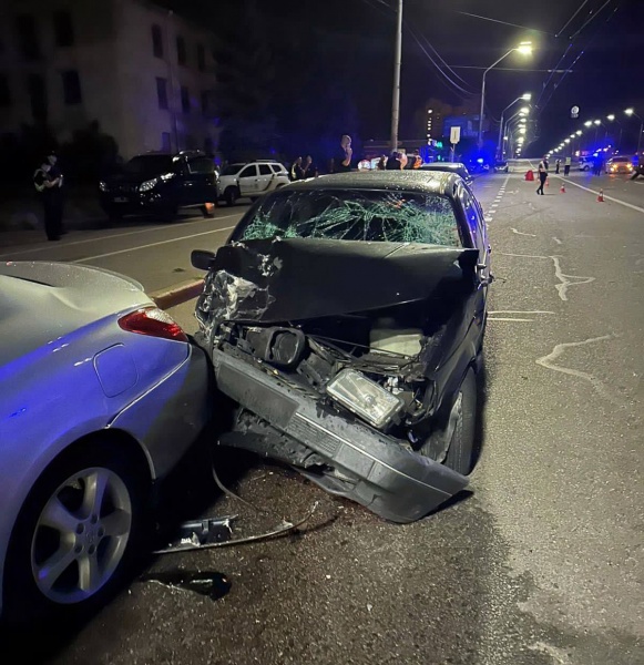 В Киеве на блокпосту водитель наехал на троих военных: один погиб