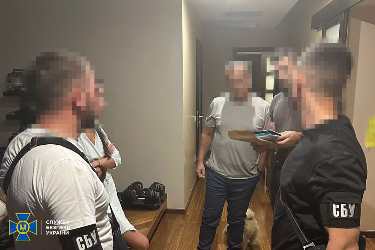 Силовики провели обыски у нардепа Аристова, отдыхавшего на Мальдивах