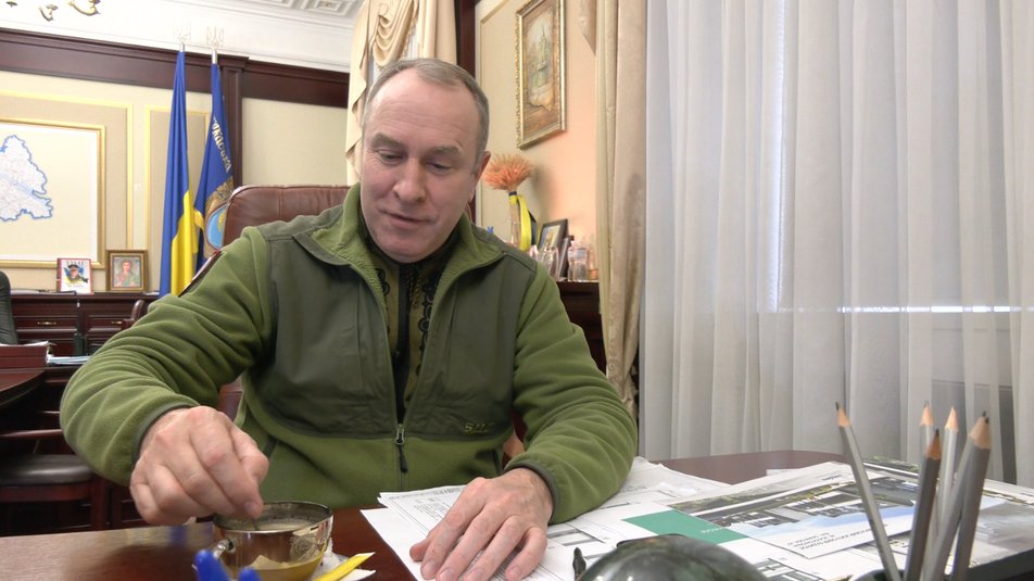 Начальник Черкаської ОВА Табурець отримав за рік роботи майже мільйон гривень, а його син за кордоном "займається мистецтвом"