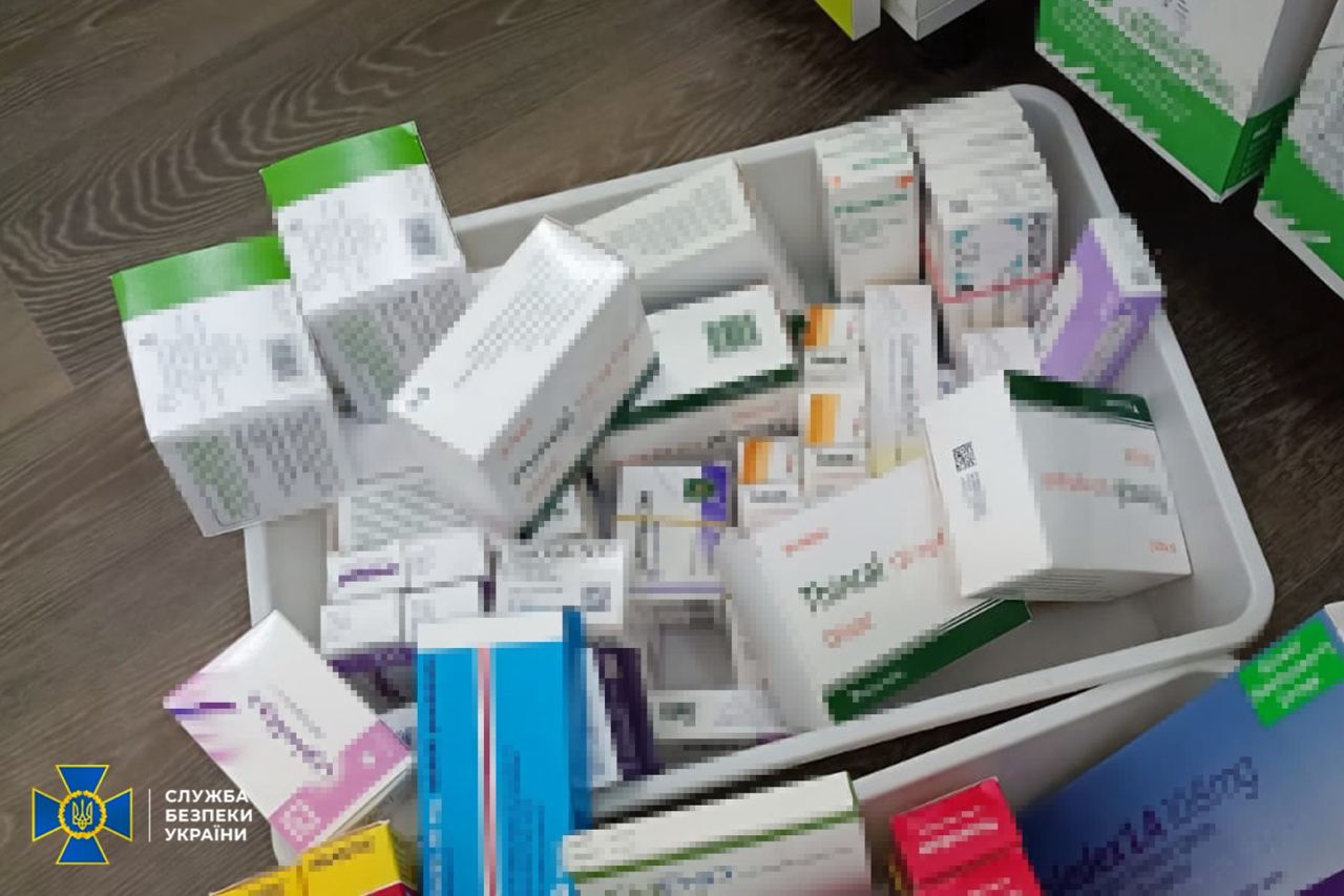 В Україні затримали ділків, які приховано переправляли з росії підроблені ліки для онкохворих