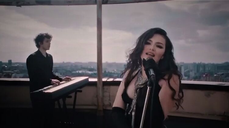 Жити треба в кайф: онука секретаря РНБО Данілова зняла свій другий кліп