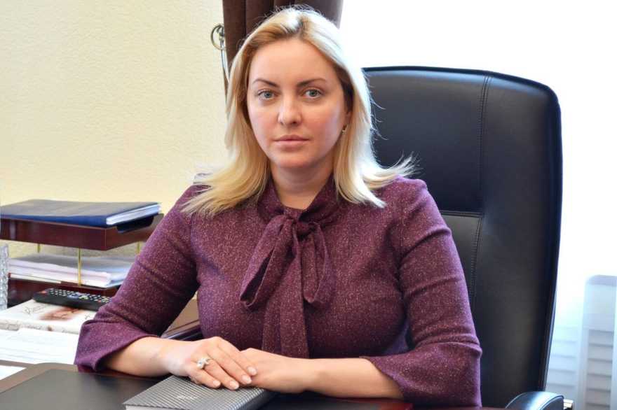 Голова Харківської облради Єгорова-Луценко відреагувала на скандал з виїздом за кордон водія та чоловіка