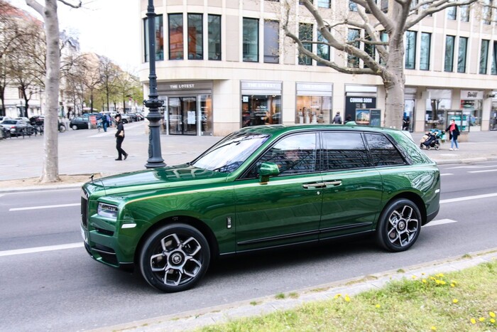 Попри війну нардепи поповнюють свій автопарк елітними автівками на мільйони доларів