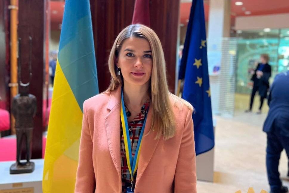 Нардепка Билозир пришла в ПАСЕ с сумкой Louis Vuitton за более чем 100 тысяч гривен