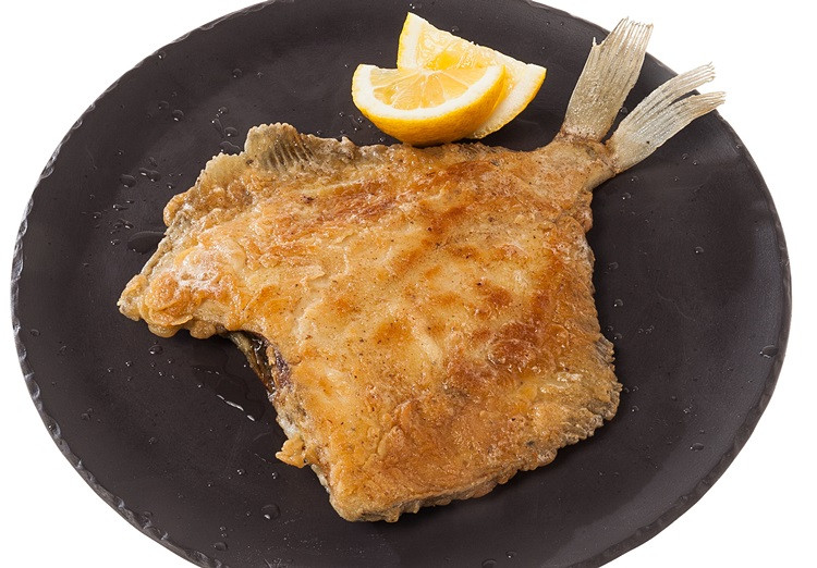 Прості рецепти смакоти: смажимо і запікаємо камбалу