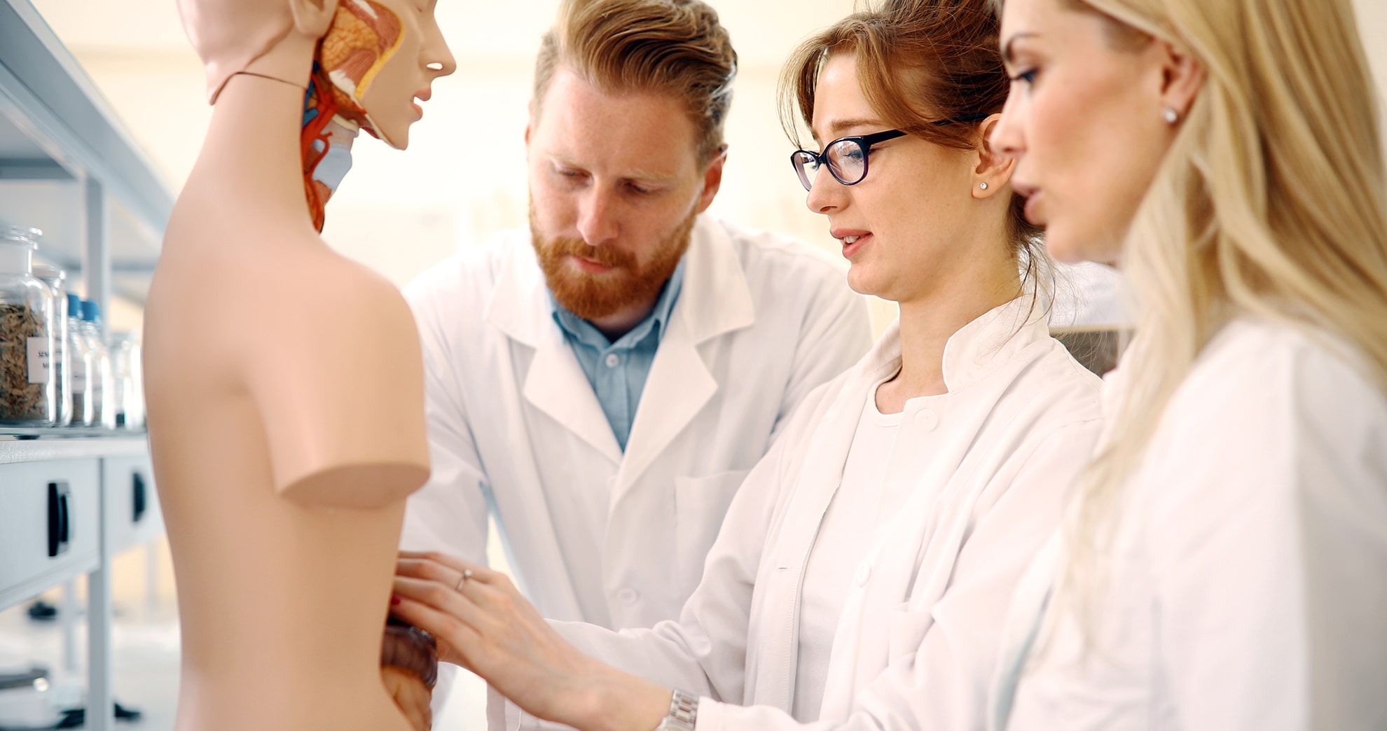 Кабмин разрешил студентам-медикам пересдать ЕГКИ