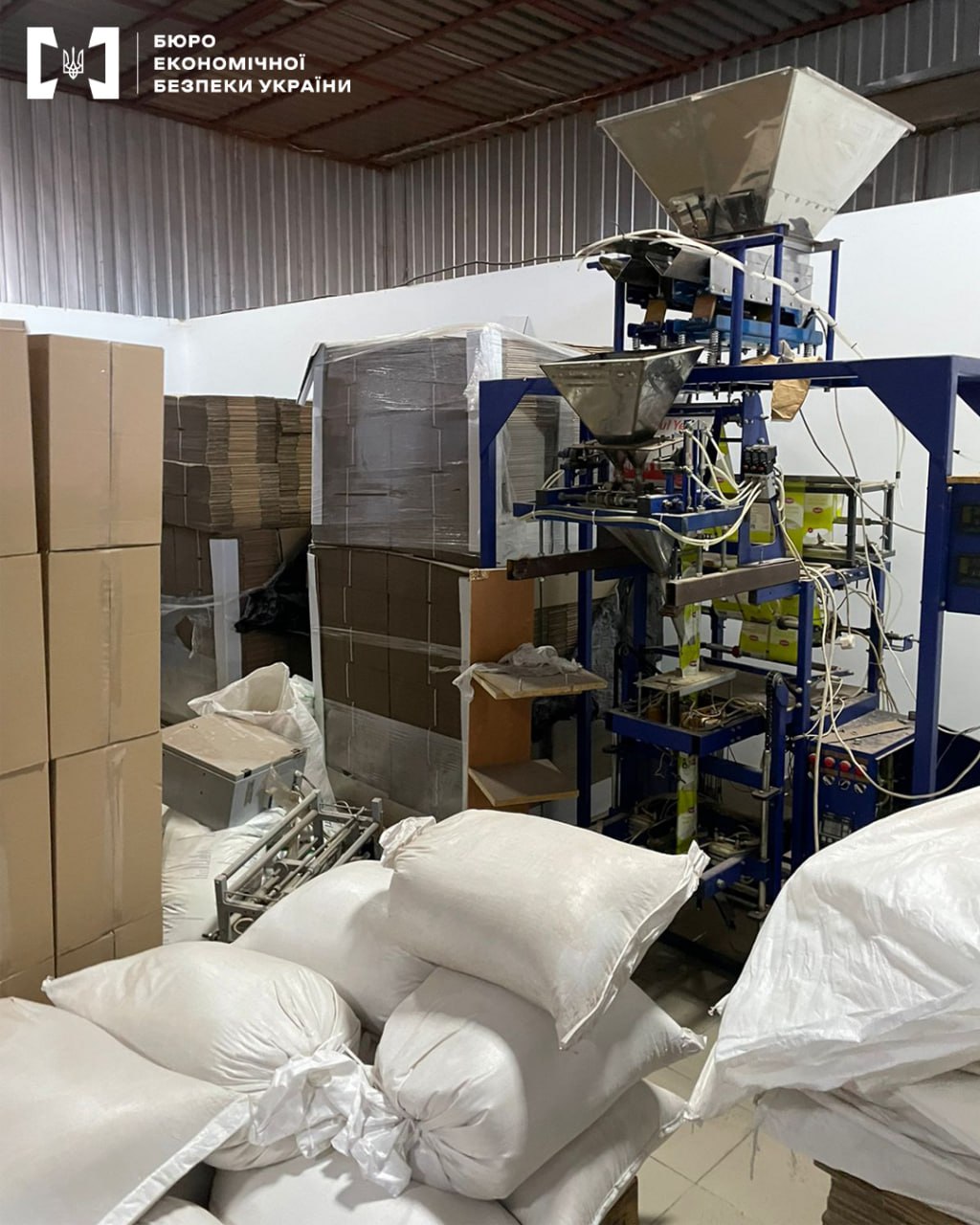 В парке "Межигорье" "накрыли" подпольное производство продуктов на миллионы гривен