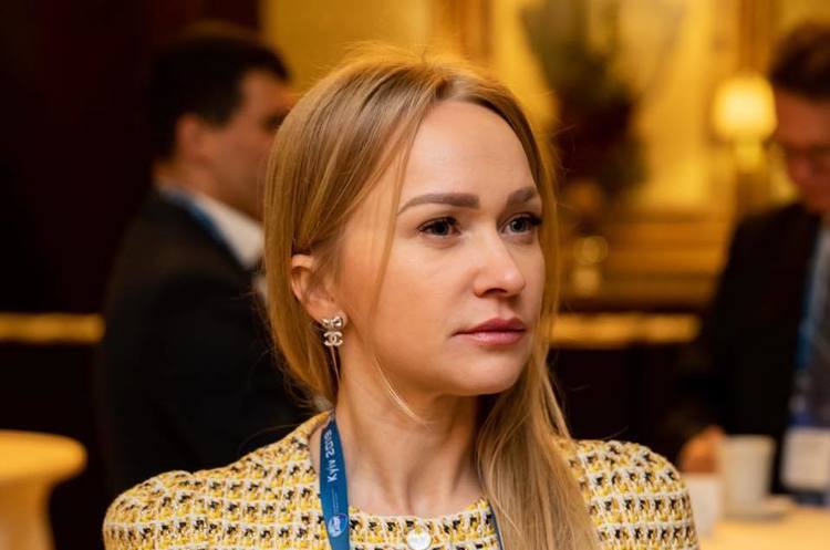 Скандальна керівниця ФГВФО Світлана Рекрут отримує зарплату, яка більше за президентську у 20 разів (відео)