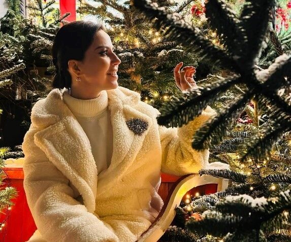 Нардепка Дмитрієва привітала українців з Новим роком у шубі за 160 тисяч гривень