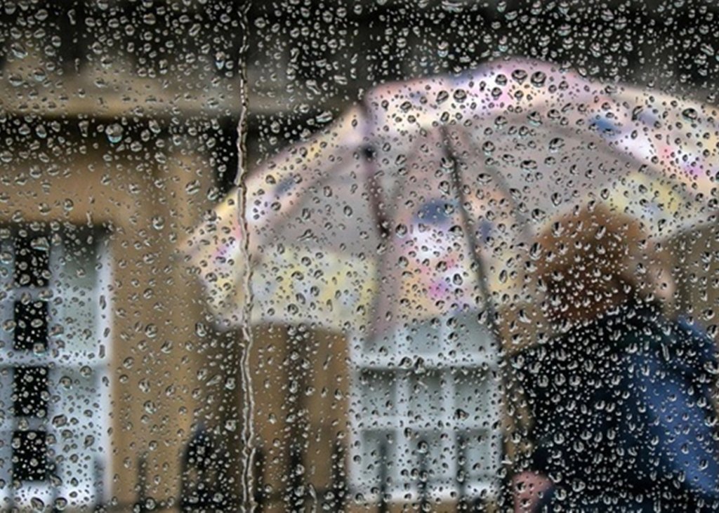 Дощі та весняна температура пануватимуть в Україні наступного тижня