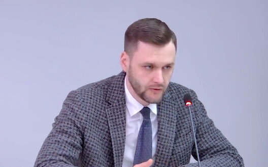 Співмешканка переможця конкурсу на голову НАЗК Павлущика під час війни купила три дорогі автівки