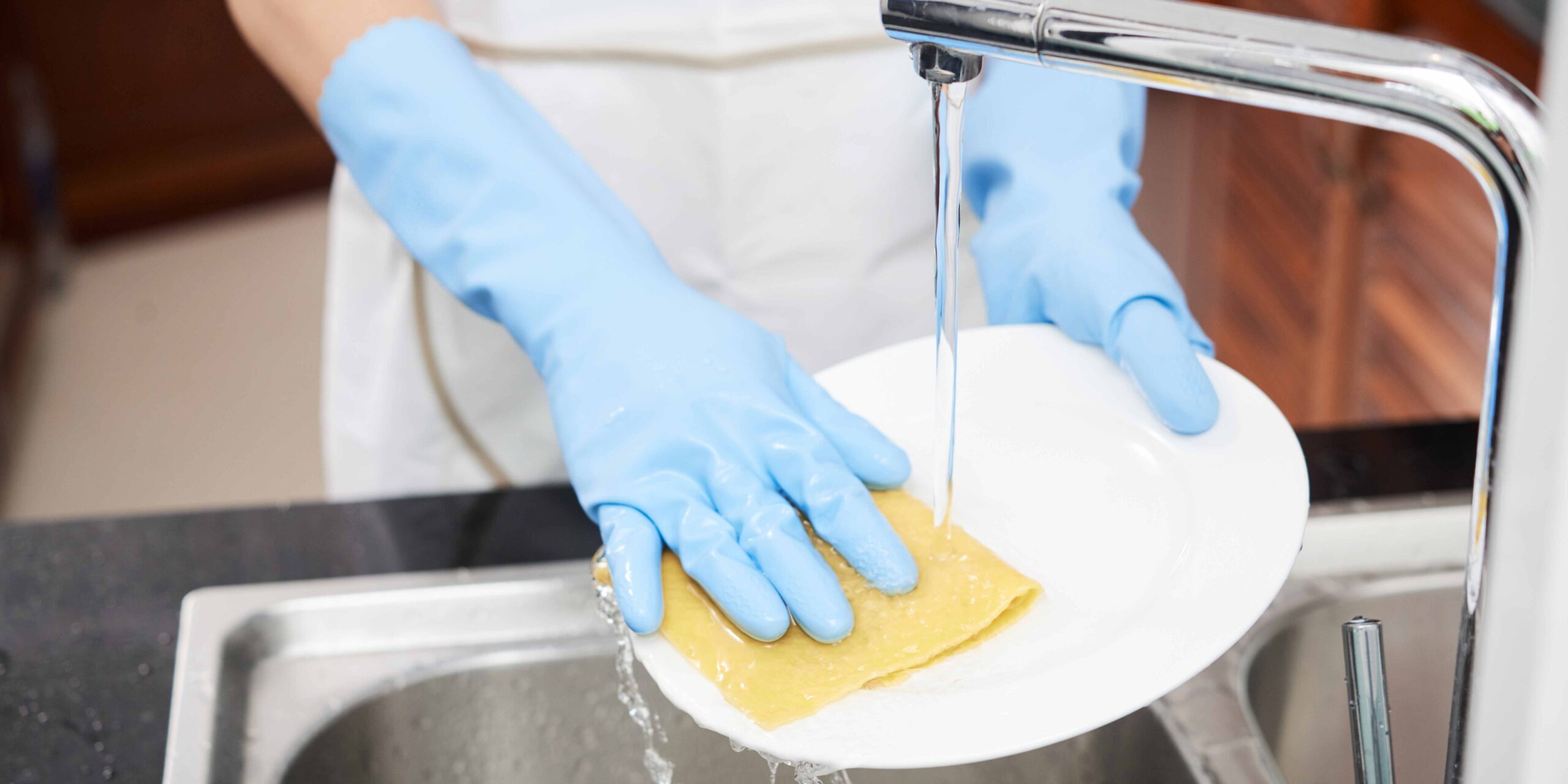 Як правильно мити посуд: поради для господинь