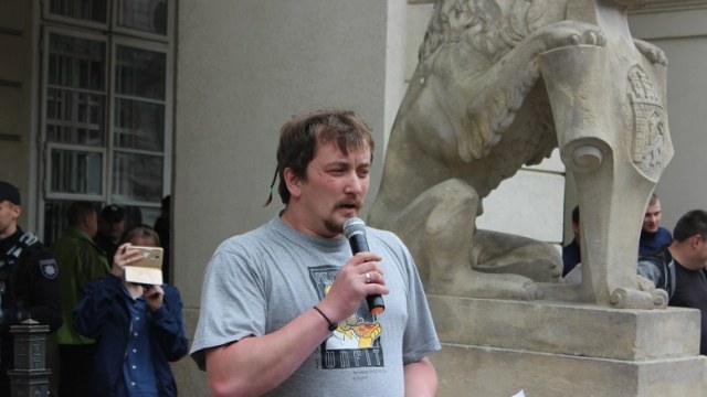 Скандальный львовский "активист" Спринский во время войны систематически уезжал за границу и не вернулся?