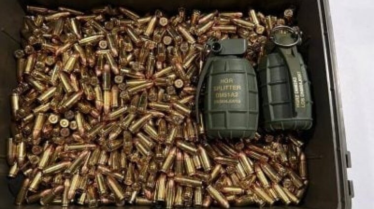 ДБР завершило розслідування стосовно офіцера з Апарату Головнокомандувача ЗСУ, який подарував гранати помічнику Главкома Залужного