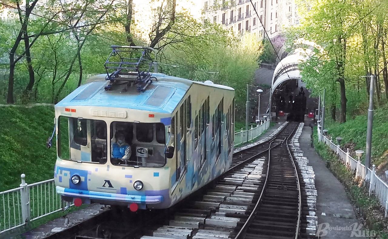 В Киеве милиционер убил подростка на станции фуникулера