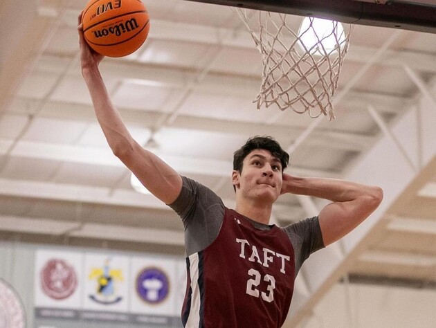 Молодший син Віталія Кличка вступив до коледжу в США, де навчання обходиться у 3,5 мільйони гривень на рік