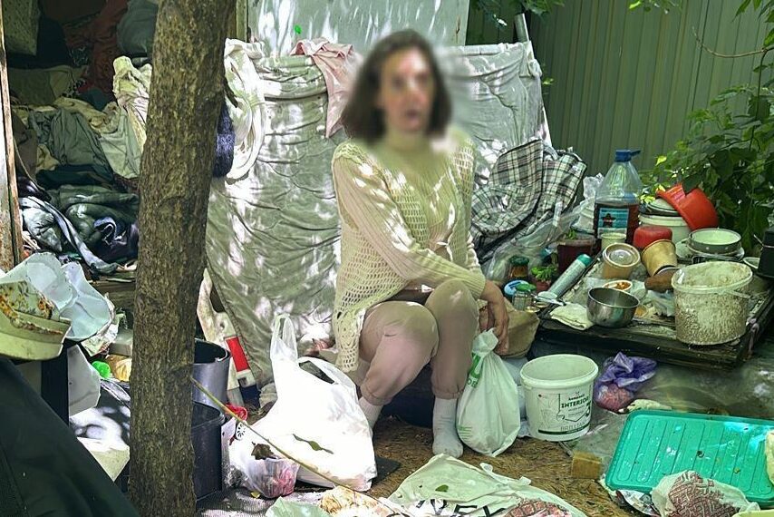 "Убила детей и сожгла свой дом": новые подробности о женщине, осквернившей могилы военных в Киеве