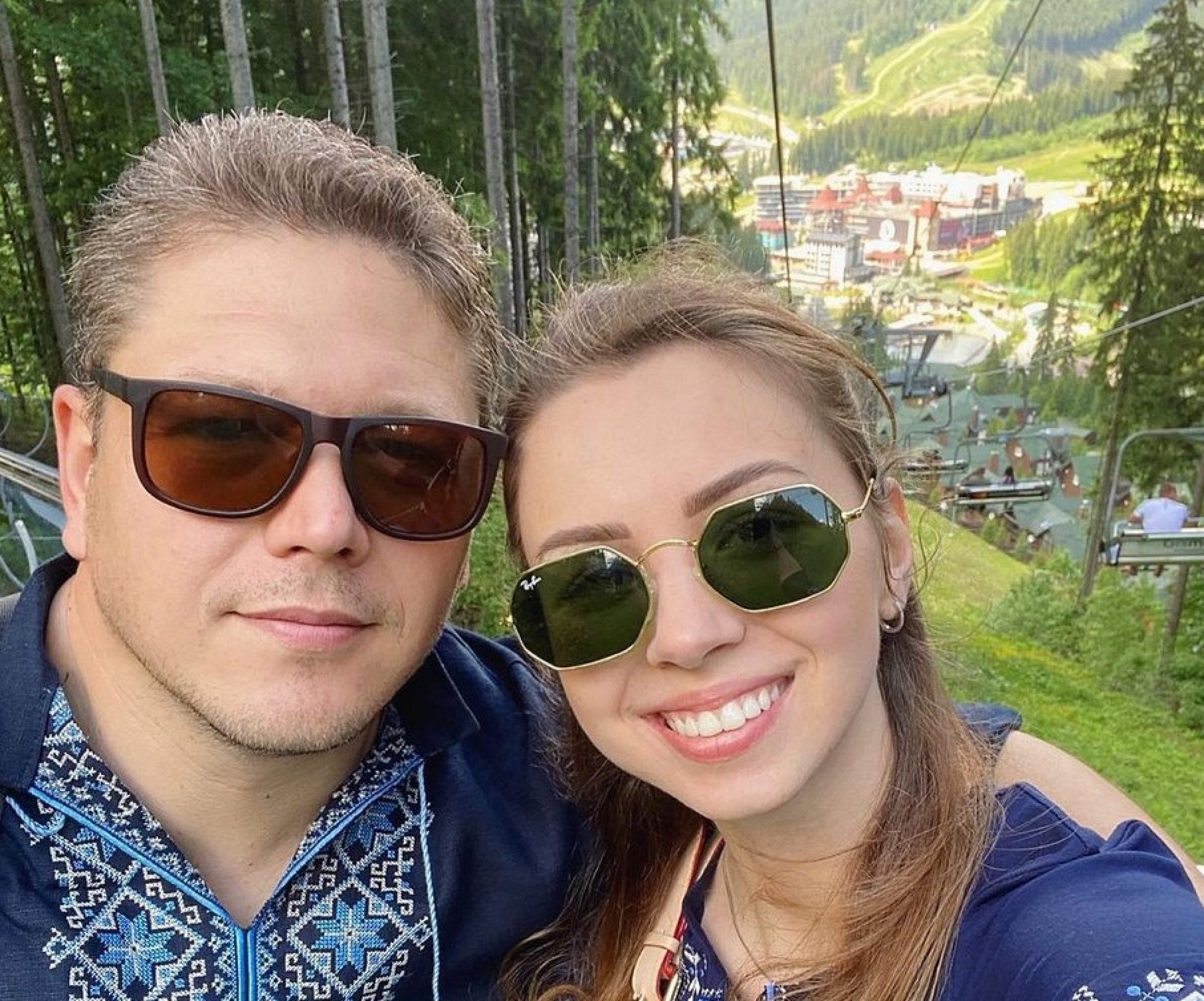 Бывший глава Государственной миграционной службы Максим Соколюк, который в 2021 году попал в заголовки из-за женитьбы на "Насте с собачкой" из Уханя, разворовал 88 миллионов на ремонтах