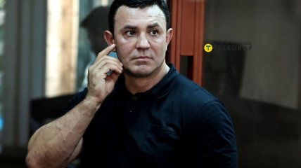 Заболел ишемией: в сети публикуют больничное фото Тищенко, который сегодня не пришел в суд