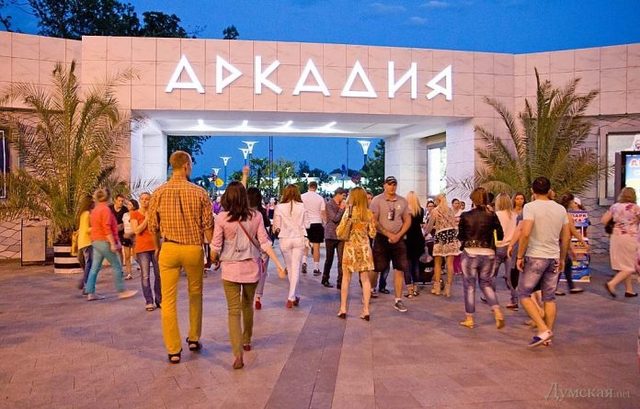 "Единство фронта и тыла": в "Аркадии" в Одессе громко веселились, когда оккупанты прорвали оборону возле Торецка