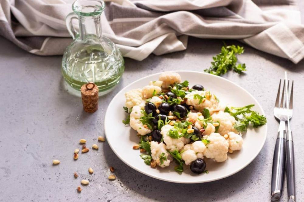 Салат из маринованной цветной капусты: простой рецепт на любой случай