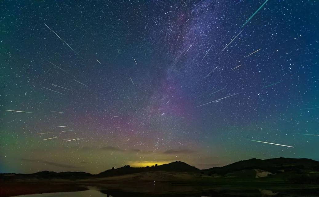 Двойной метеоритный дождь накроет Землю: названы даты