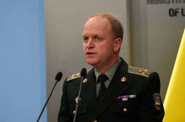 За кадрову політику Міноборони України відповідає Марк Андрусяк, у дружини якого російський паспорт