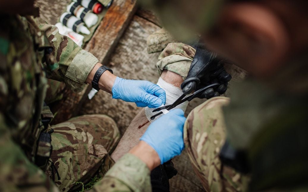 Мобілізовані лікарі отримають офіцерські звання без "воєнки": подробиці