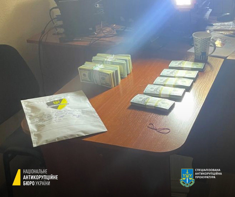 Два прокурори ОГП вимагали 170 тисяч доларів хабаря за закриття кримінальної справи, одного з них затримали
