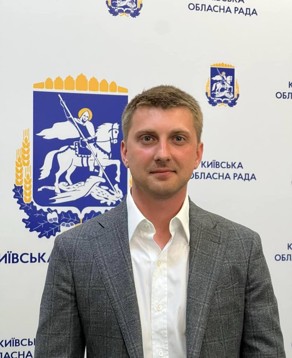 Депутат Київської облради від "слуг" Станіслав Вихор має дві машини, дві квартири, землю на Полтавщині і шість мільйонів готівкою, заробляючи лише 8 тисяч гривень на рік