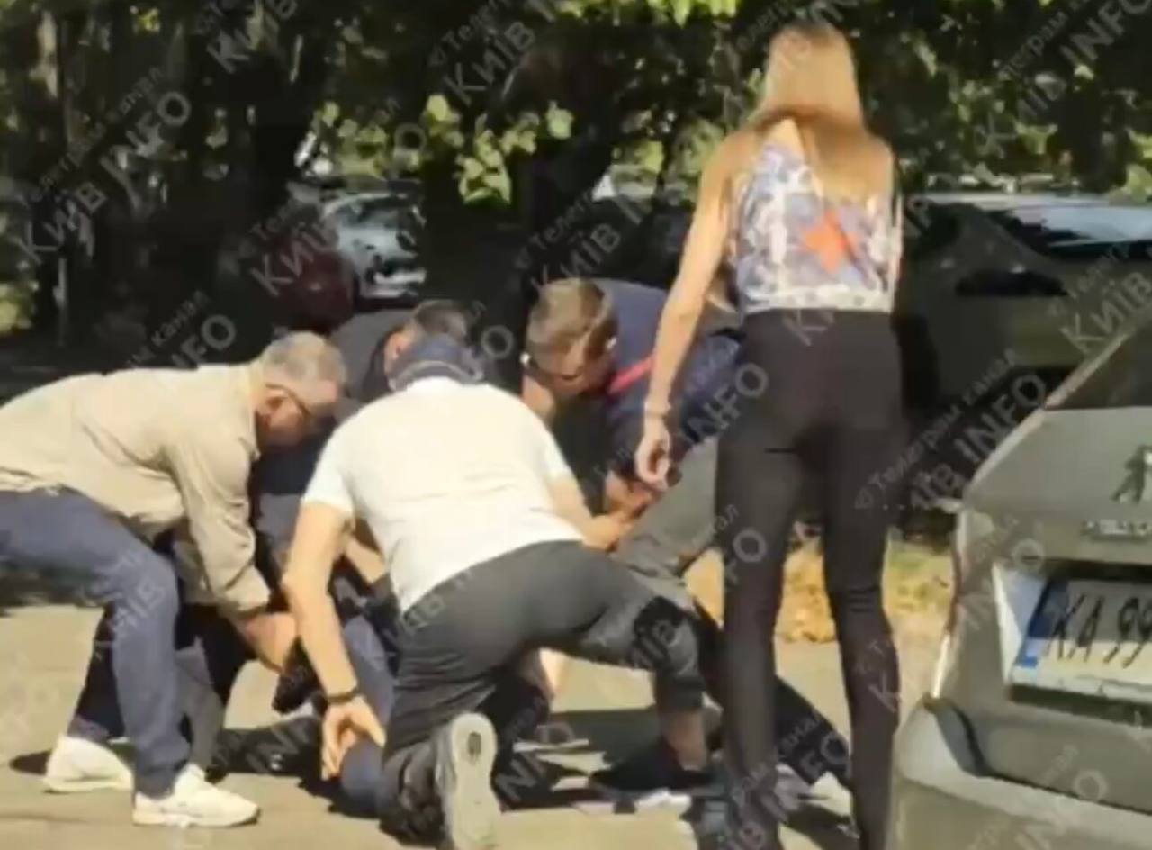 На хабарі затримали чиновника Агентства оборонних закупівель Міноборони Віталія Черненка