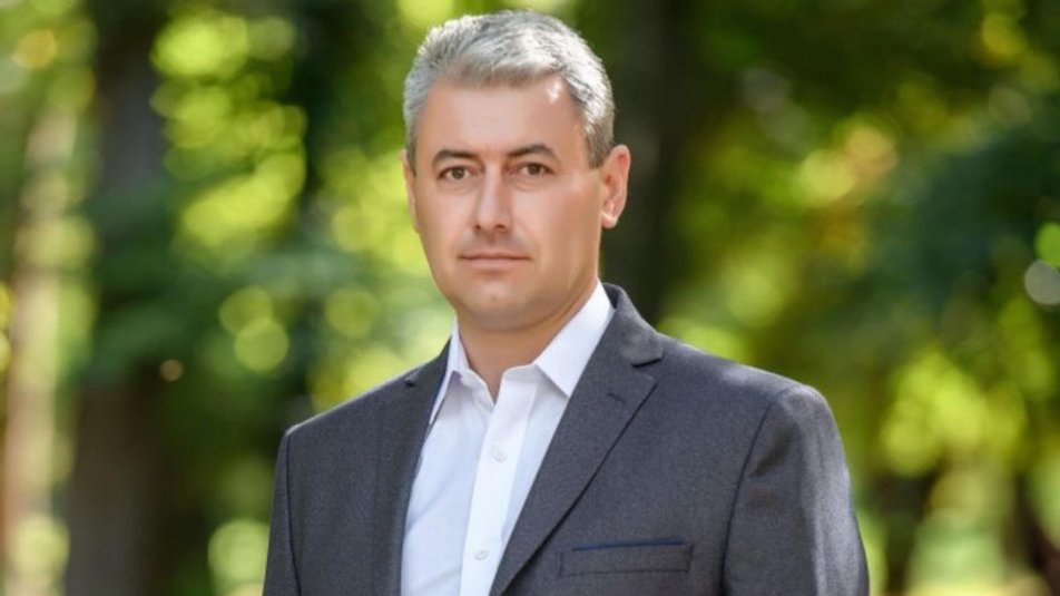 У Ромнах на Сумщині мер Олег Стогній отримав підозру за побиття секретаря міської ради