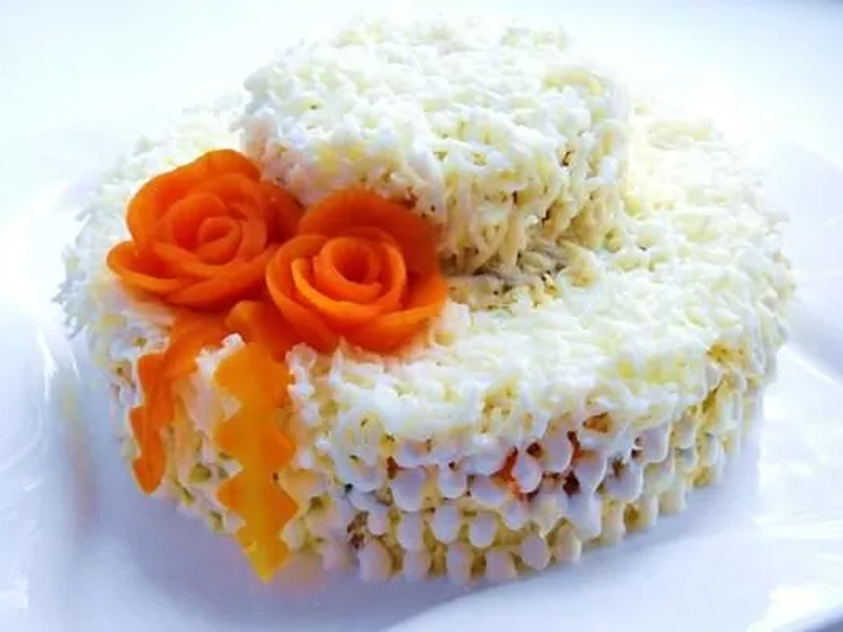 "Селедка под белой шубой" - оригинальный салат из любимой рыбы