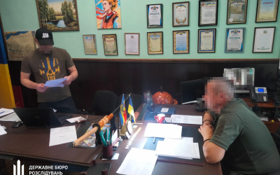 В Житомирской области задержали командира, который заставлял подчиненных строить свой дом и магазин