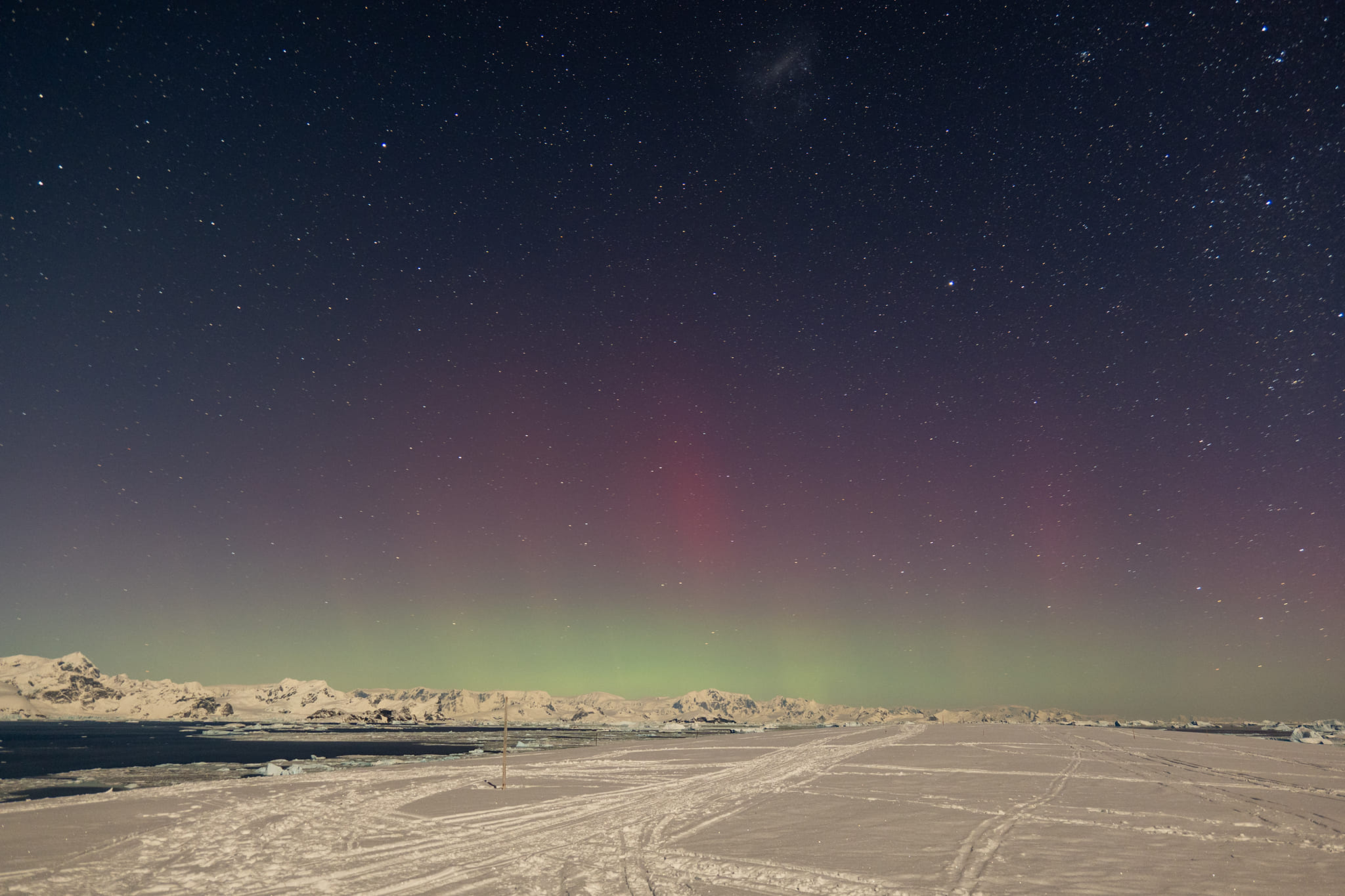 Украинские полярники в Антарктиде зафиксировали редчайшее природное явление (фото)
