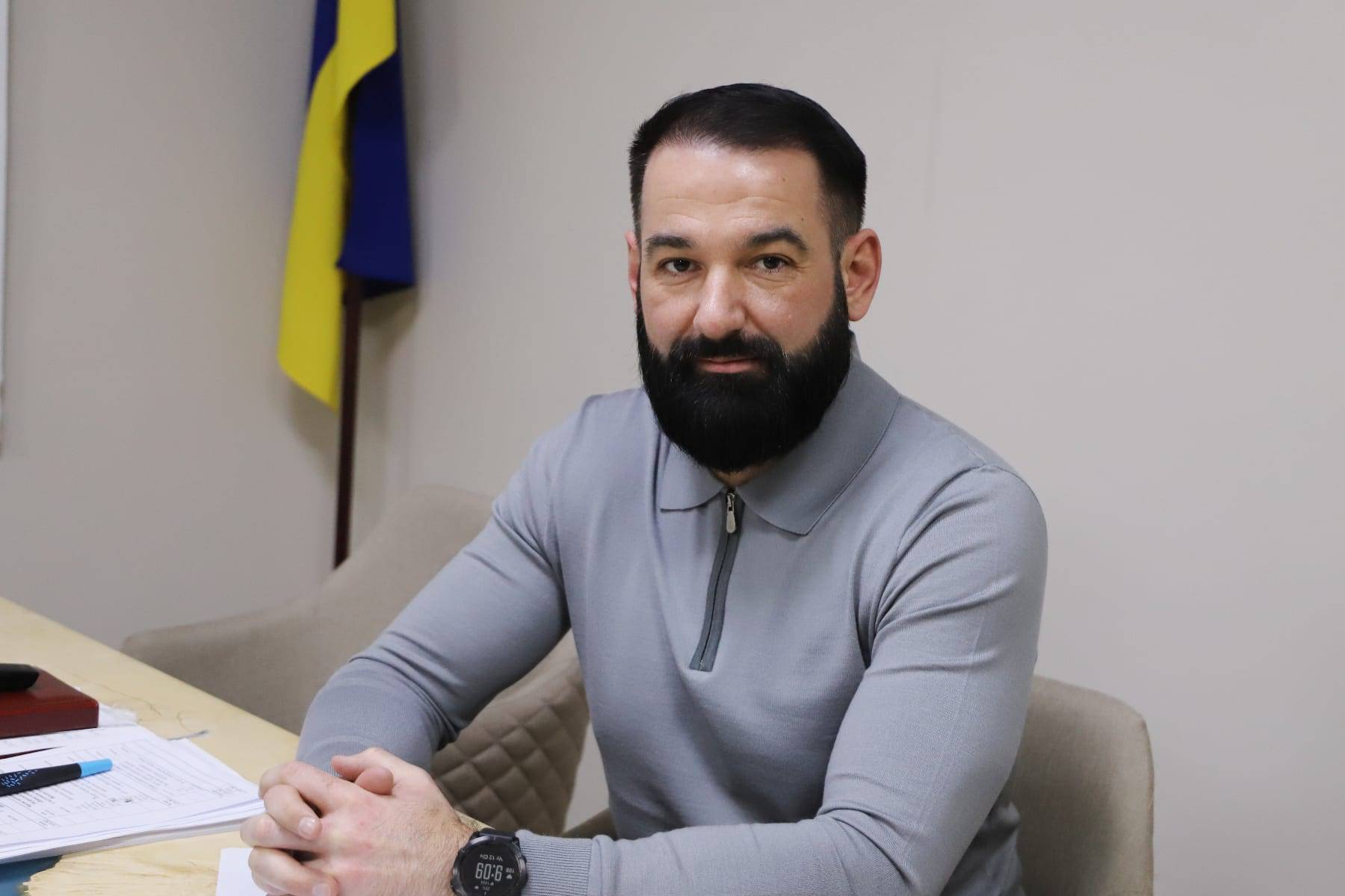 В Ужгороді депутат від "Слуги народу" Володимир Мильо виділив землю, призначену для військовослужбовців, своїй родичці