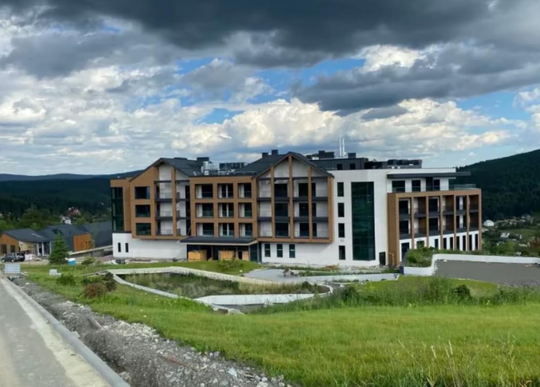 Готельно-відпочинковий комплекс компанії "Нормаз плаза", яка перебуває під контролем Зіновія Козицького