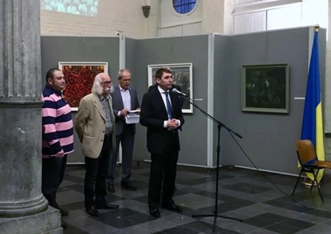 Посол Микола Точицький відкриває чергову виставку українських художників