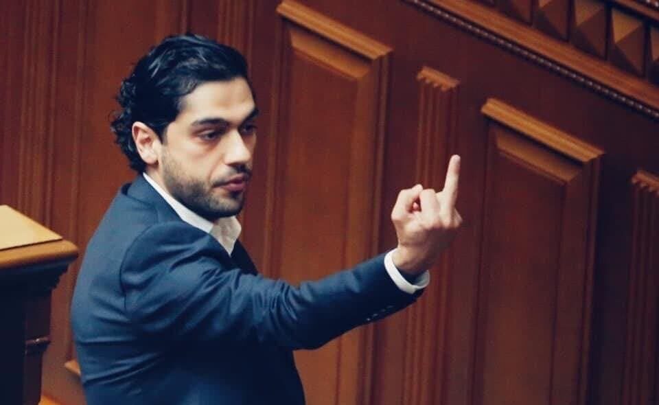 Суд два роки не може розібратися у справі Гео Лероса про фак Зеленському