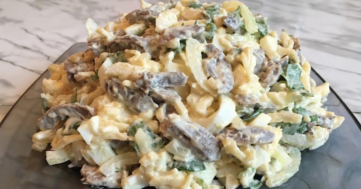Прості рецепти смакоти: салат із курячих сердечок