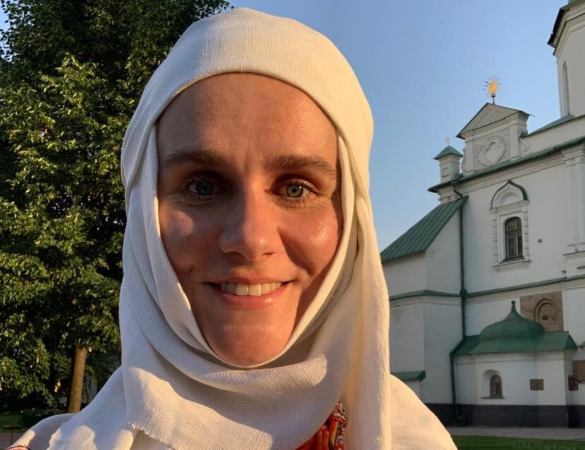 Київська аферистка Ганна Фесун називає себе Богородицею та виманює гроші у людей