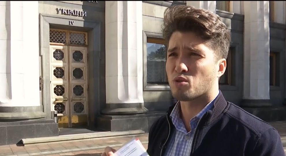 Депутат-слуга Ігор Колтунов купив авто за бюджетні кошти, призначені для лікування дітей