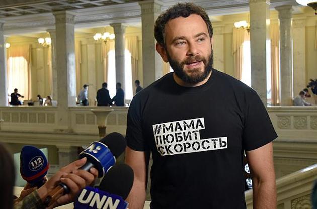 "Скорость на паузе": нардеп Дубінський розповів, як нині поживає його мама, яка "полюбляє швидкість"