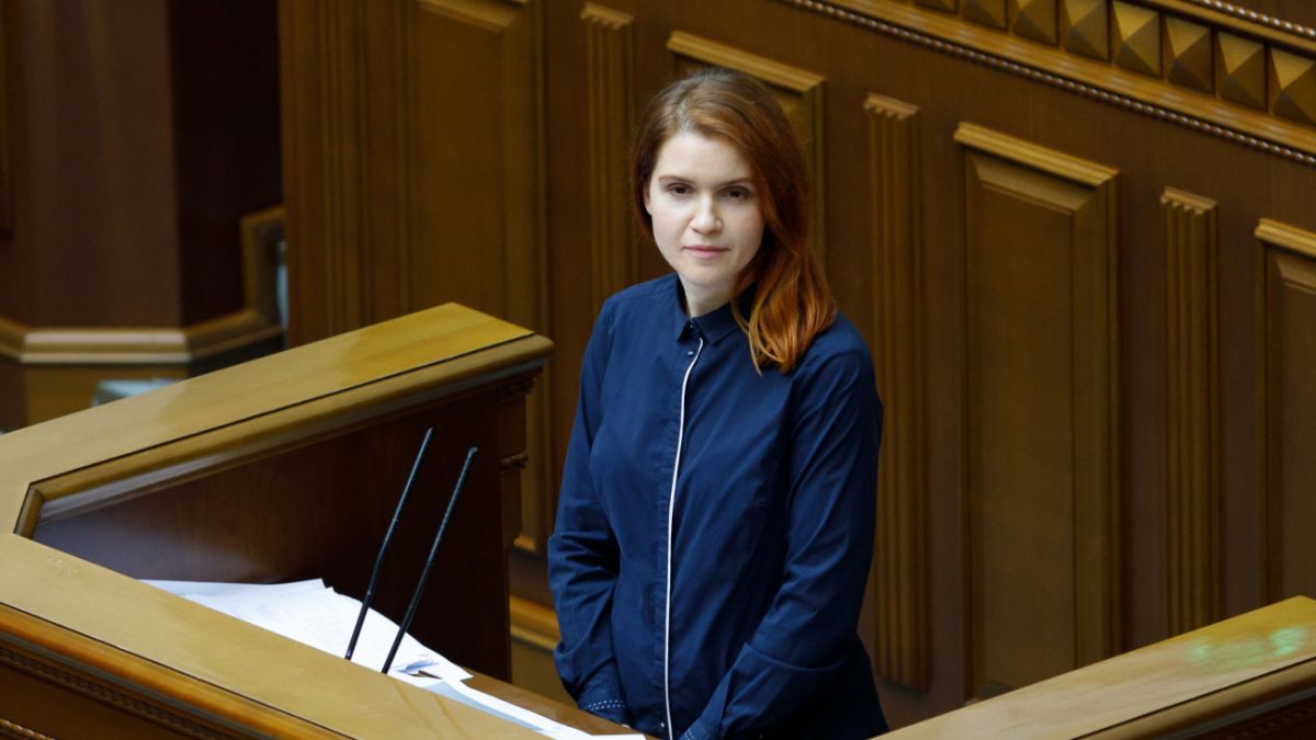 "Пияцтво, дезертирство та парацетамол від усіх хвороб": Мар'яна Безугла розповіла про проблеми на полігоні для мобілізованих