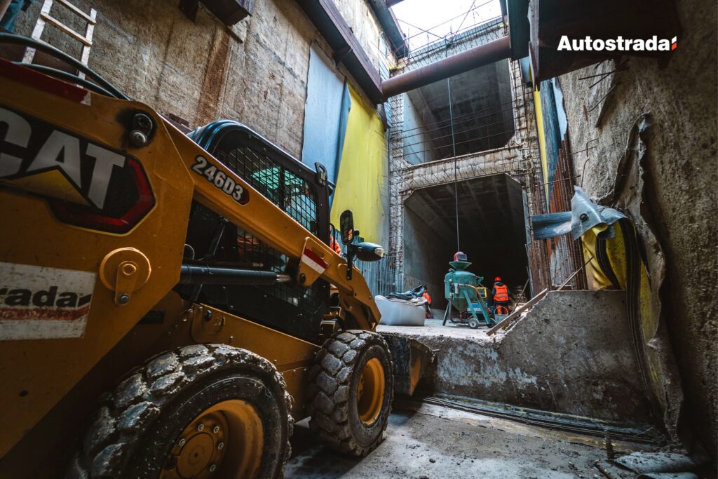 В Киеве возобновили строительство метро на Виноградарь - фото