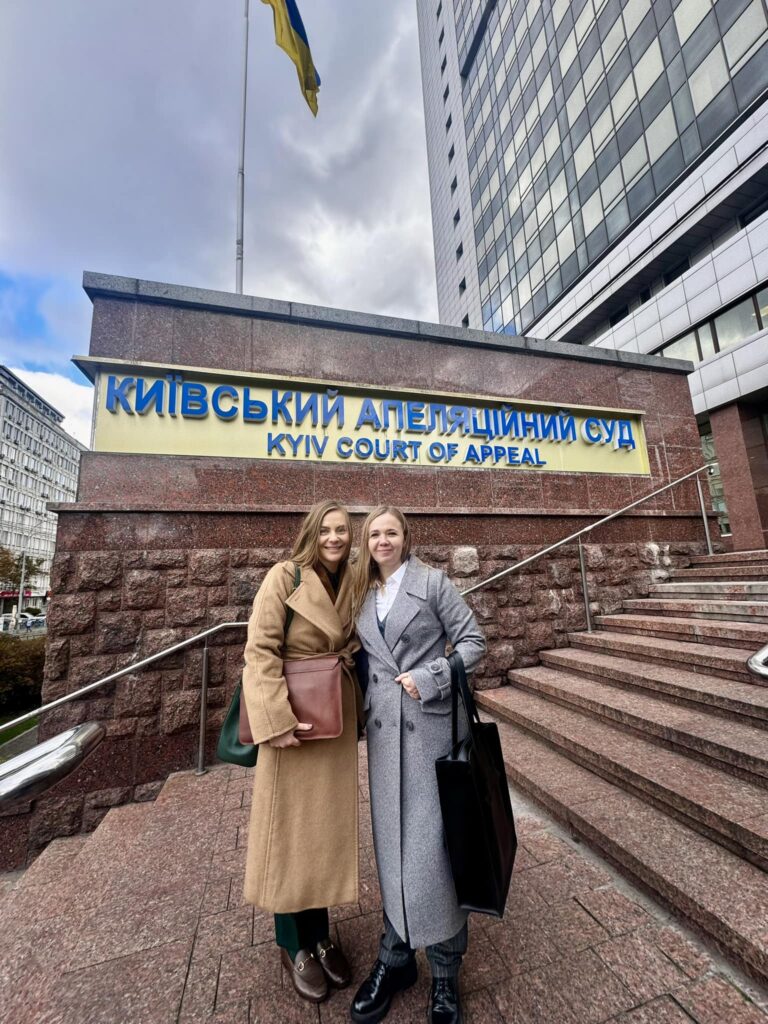 Адвокат Елена Сотник и потерпевшая Неля Погребицкая